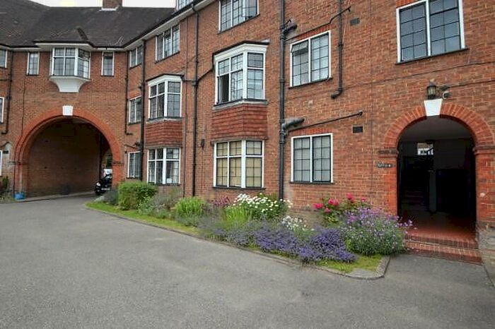 1 Bedroom Apartment To Rent In Bedroom Ground Floor Apartment In Guildford, GU2