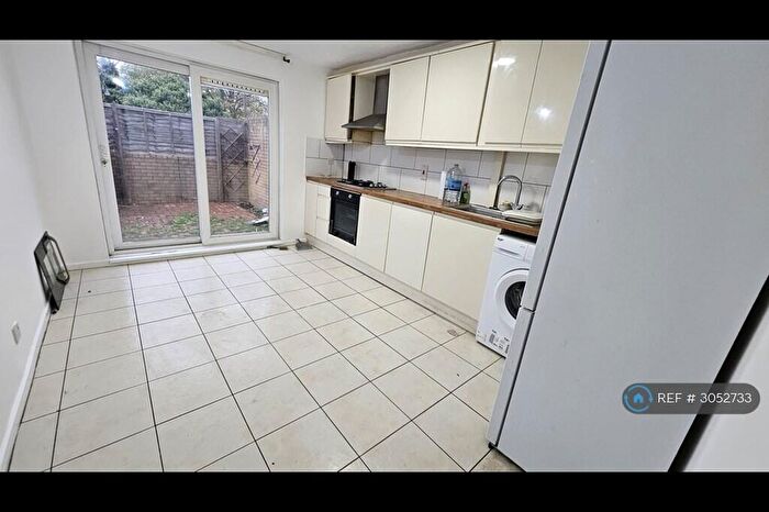 3 Bedroom Flat To Rent In Fishermead, Milton Keynes, MK6