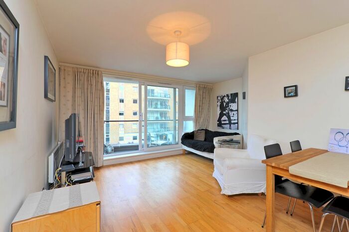 2 Bedroom Flat To Rent In Smugglers Way, London, SW18