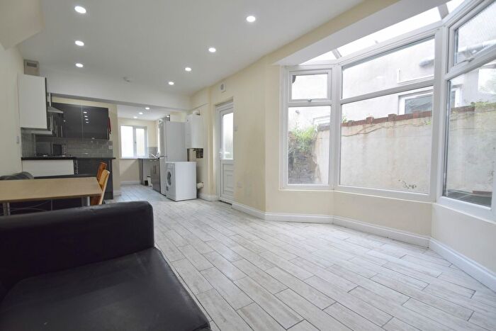 6 Bedroom Terraced House To Rent In Llantrisant Street, Cathays, CF24