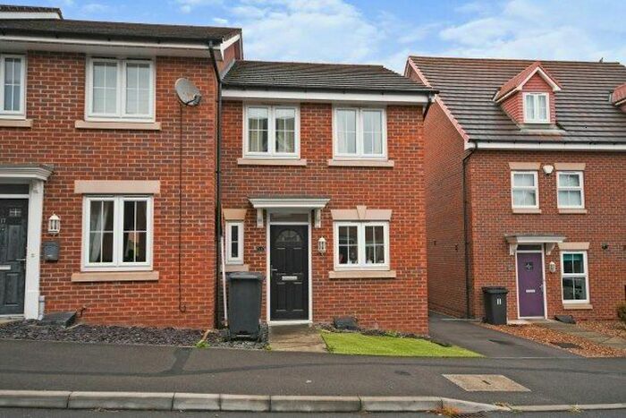 2 Bedroom Town House To Rent In Horse Chestnut Close, Chesterfield, S40