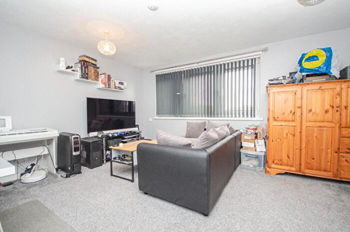 2 Bedroom Duplex For Sale In Taranto Road, Lordswood, Hampshire, SO16