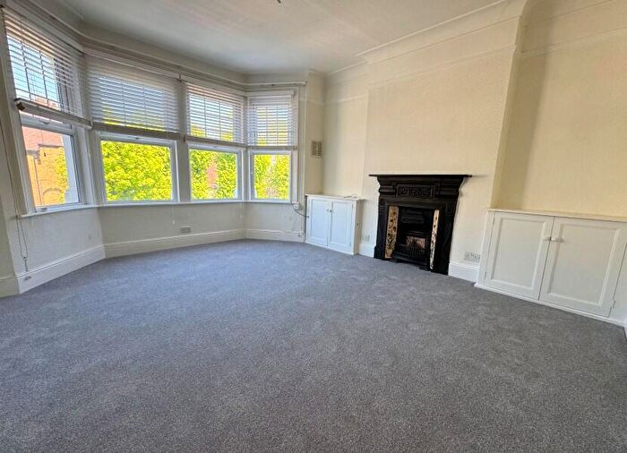 2 Bedroom Flat To Rent In Claverley Grove, Finchley, N3