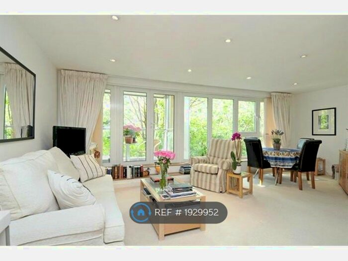 2 Bedroom Flat To Rent In Constitution Hill, Woking, GU22