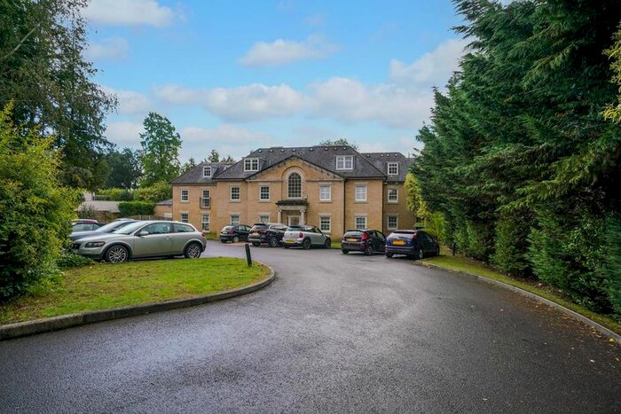 2 Bedroom Flat To Rent In Hanover Court, Esher, KT10
