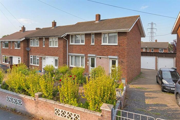 3 Bedroom End Of Terrace House For Sale In Kingfisher Road, Larkfield, Aylesford, ME20