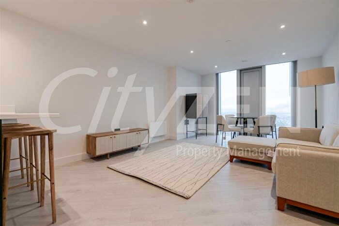 2 Bedroom Flat To Rent In Vista River Gardens, Trinity Way, Manchester, M3