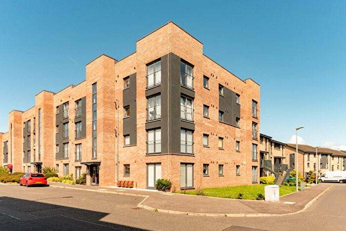 2 Bedroom Flat For Sale In Fishwives Causeway, Edinburgh, EH15