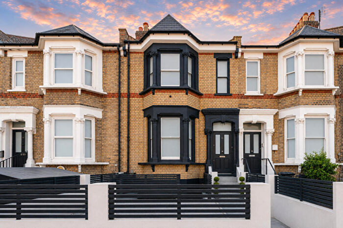5 Bedroom Terraced House For Sale In Grayling Road, Stoke Newington, N16