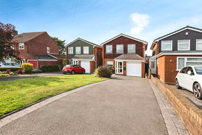 4 Bedroom Detached House For Sale In Darbys Hill Road, Tividale, Oldbury, B69