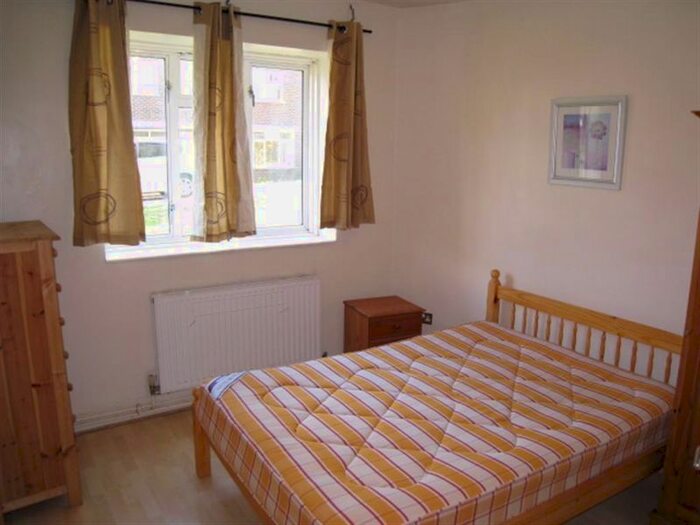 4 Bedroom Flat To Rent In Aubyn Square, London, SW15