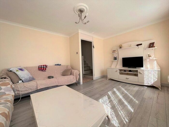 3 Bedroom Flat To Rent In Lytchet Way, Enfield, EN3