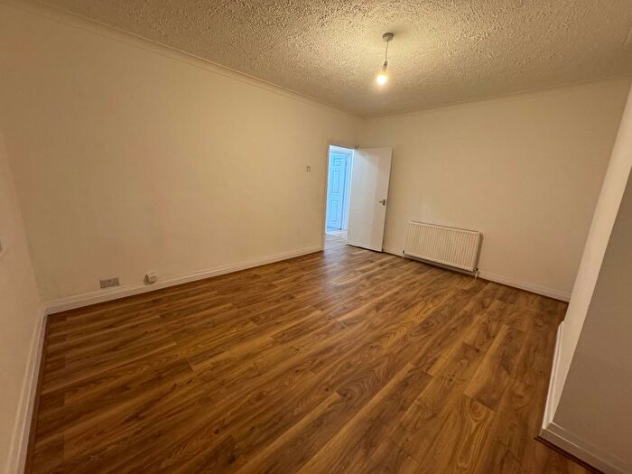 2 Bedroom Flat To Rent In Bromley Hill, Bromley, BR1