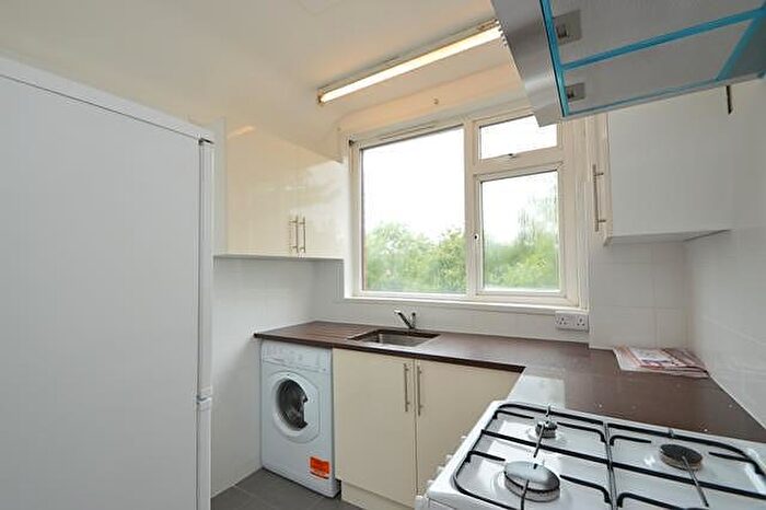 2 Bedroom Apartment To Rent In Bedroom Ground Floor Apartment In Godalming, GU7