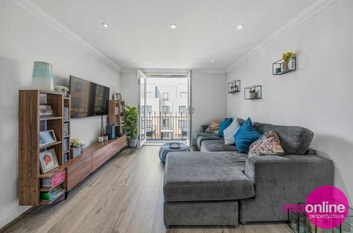 2 Bedroom Flat For Sale In London Road, Bushey, Hertfordshire, WD23