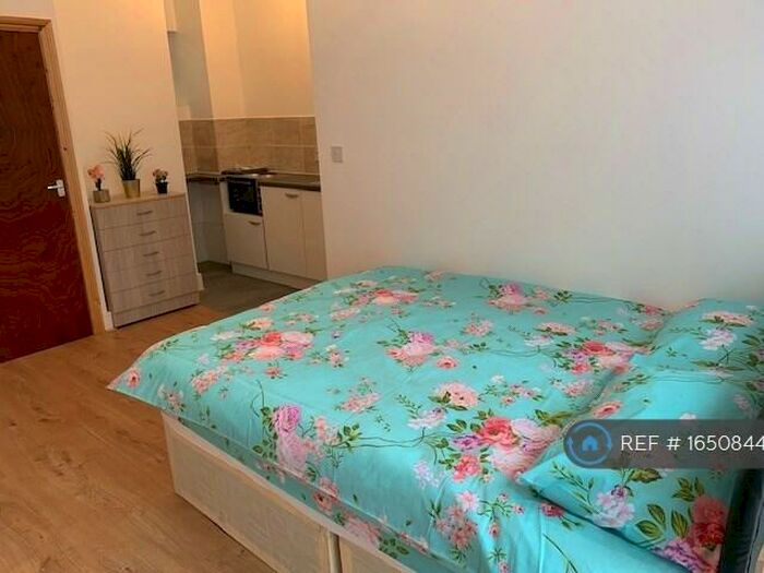 Studio To Rent In Sidney Avenue, London, N13