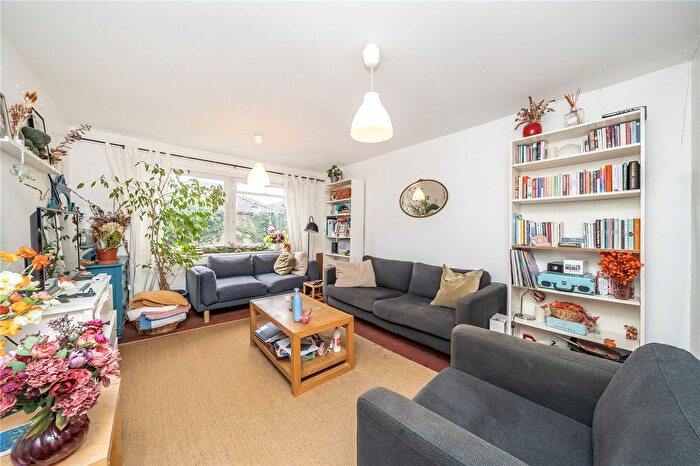 3 Bedroom Detached House For Sale In Redwald Road, London, E5