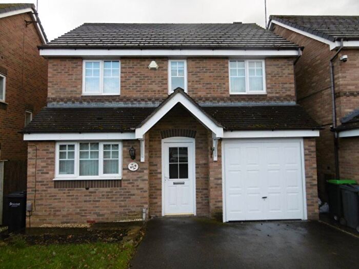 4 Bedroom Detached House To Rent In Lupin Grove, Walsall, WS5