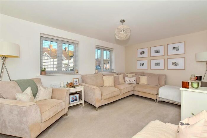 3 Bedroom Detached House For Sale In Windmill Crescent, Headcorn, Ashford, Kent, TN27