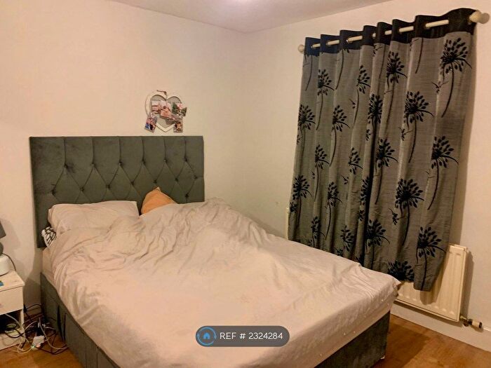 2 Bedroom Flat To Rent In Godfrey Walk, Ashford, TN23