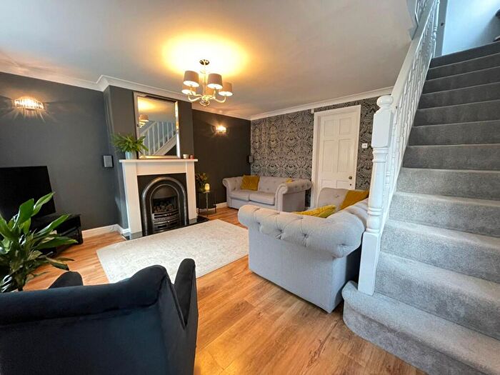 3 Bedroom Semi-Detached House To Rent In Farm Hill North, Leeds, West Yorkshire, LS7
