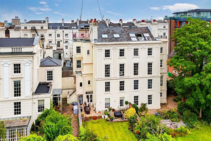 2 Bedroom Flat For Sale In Western Terrace, The Park, Nottinghamshire, NG7
