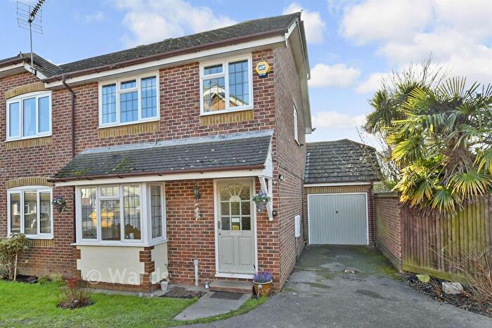 3 Bedroom End Of Terrace House For Sale In Gregory Close, Kemsley, Sittingbourne, Kent, ME10
