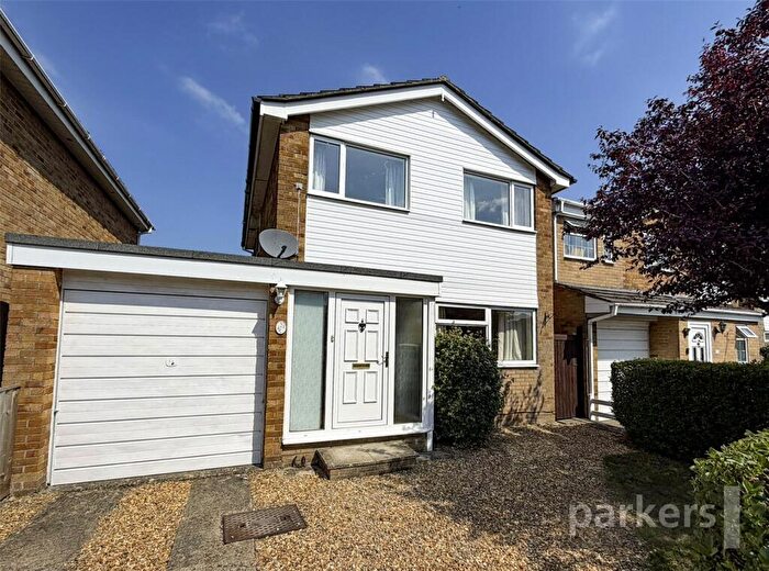 3 Bedroom Detached House To Rent In Kingham Drive, Carterton, Oxfordshire, OX18
