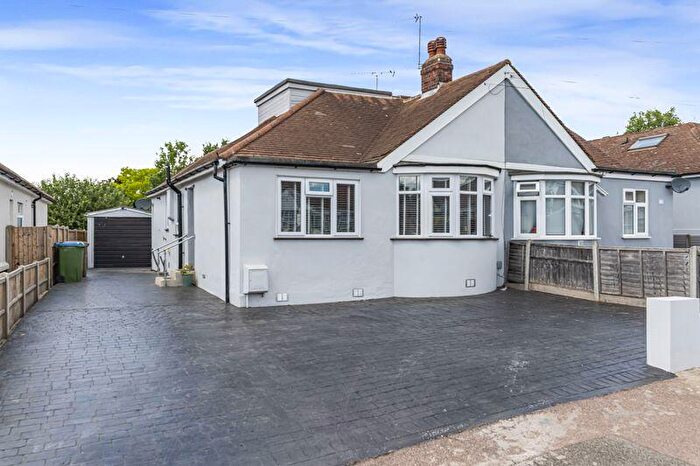 3 Bedroom Bungalow For Sale In Steynton Avenue, Bexley, DA5