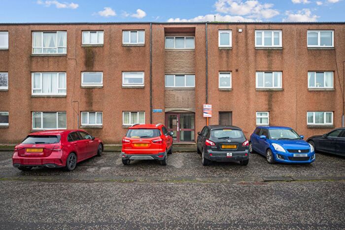 2 Bedroom Flat For Sale In Lumley Court, Grangemouth, FK3