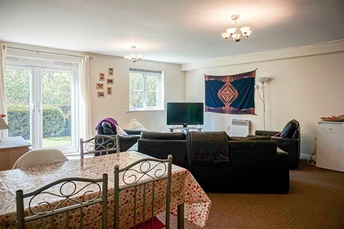 4 Bedroom Apartment To Rent In Abbots Mews, Cardigan Lane, Leeds, LS4