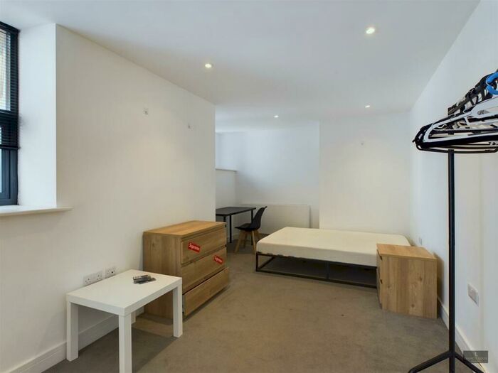2 Bedroom Flat To Rent In Blackboy Road, Exeter, EX4