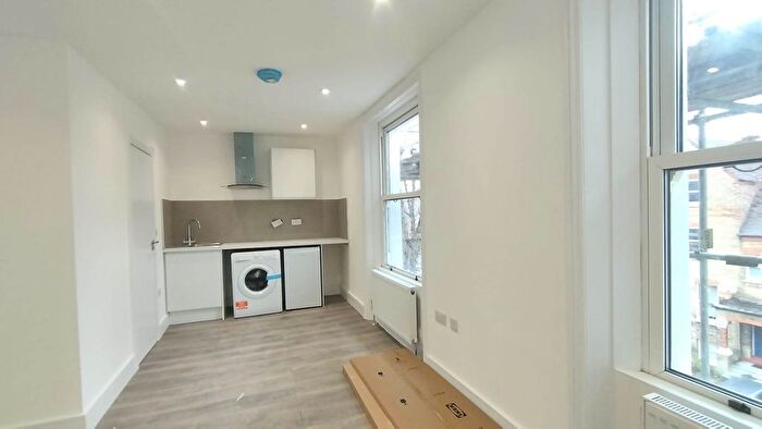 Semi Detached House To Rent In Windsor Road, London, W5