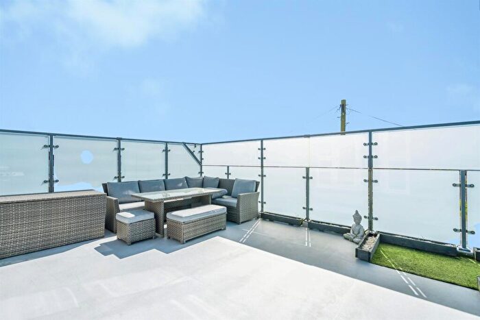 2 Bedroom Flat For Sale In Elmer Road, Bognor Regis, PO22