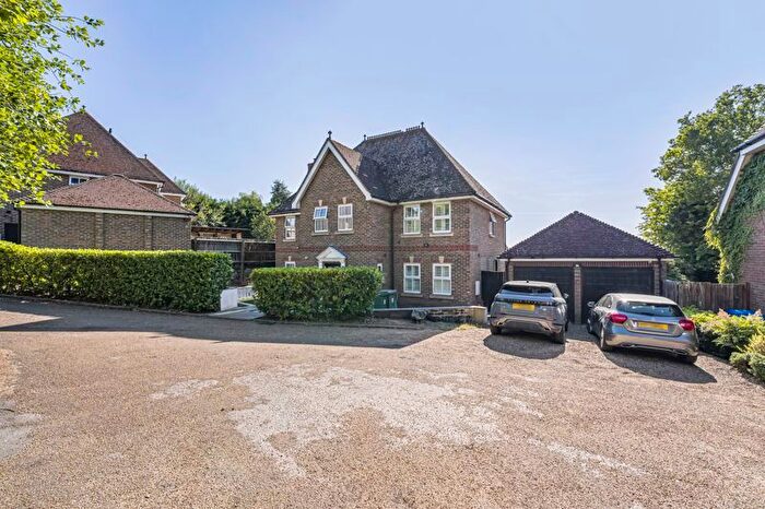 5 Bedroom Detached House For Sale In Pucknells Close, Swanley, BR8