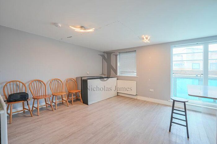 2 Bedroom Flat To Rent In West Green Road, Turnpike Lane, London, N15