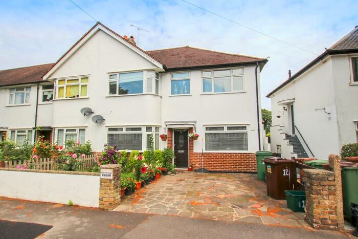 2 Bedroom Maisonette To Rent In Bute Gardens West, Wallington, SM6