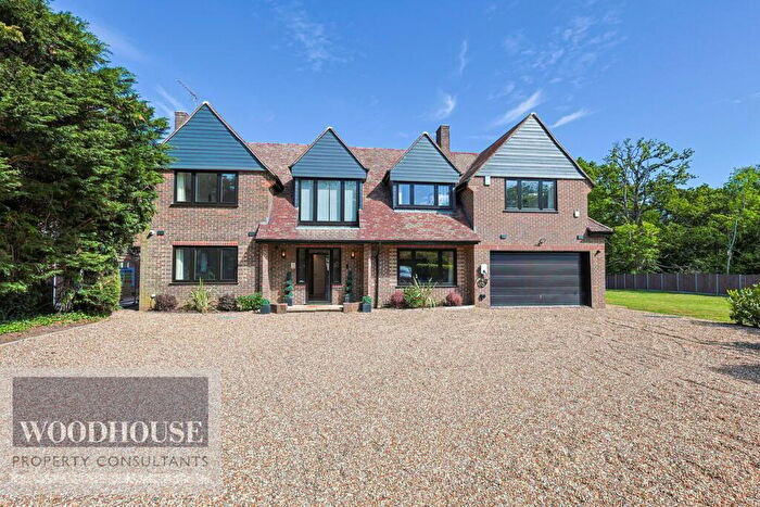 5 Bedroom Detached House To Rent In Camlet Way, Barnet, EN4