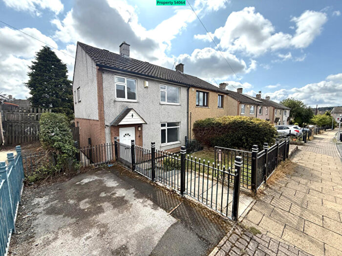 3 Bedroom Semi Detached House For Sale In Camberley Mount, Bradford, BD4