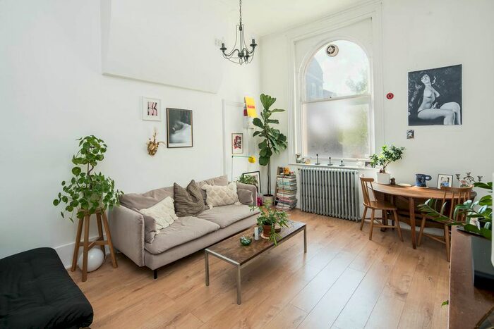 1 Bedroom Flat To Rent In Stoke Newington Road, London, N16