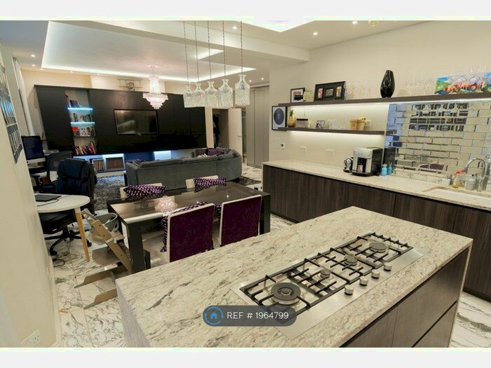 2 Bedroom Flat To Rent In Portman Mansions, London, W1U