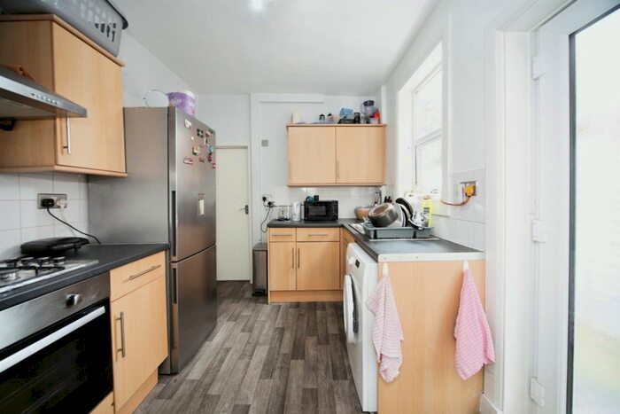 3 Bedroom Terraced House For Sale In Richmond Hill, Luton, LU2