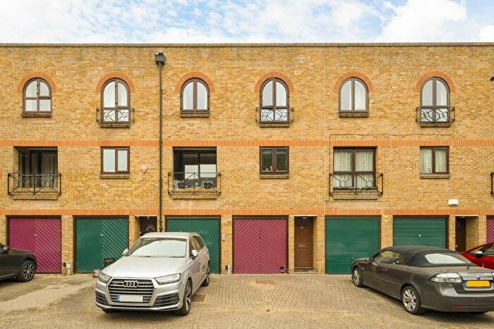 2 Bedroom Property To Rent In Portland Square, London, E1W