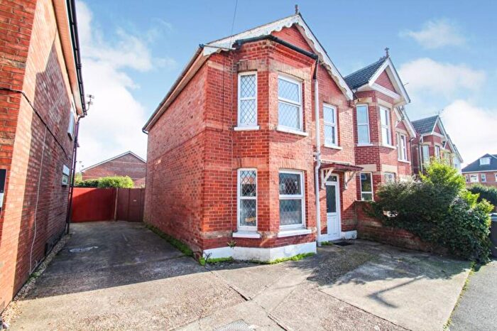 4 Bedroom Property To Rent In Waterloo Road, Bournemouth, BH9