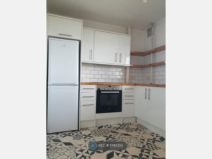 2 Bedroom Flat To Rent In Benton's Rise, London, SE27