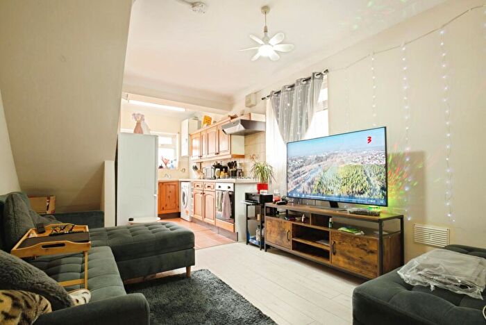 1 Bedroom Flat To Rent In Crwys Road, Caerdydd, CF24