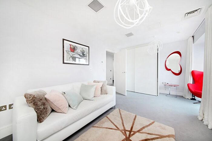 2 Bedroom Flat To Rent In St. Luke's Avenue, Clapham North, SW4