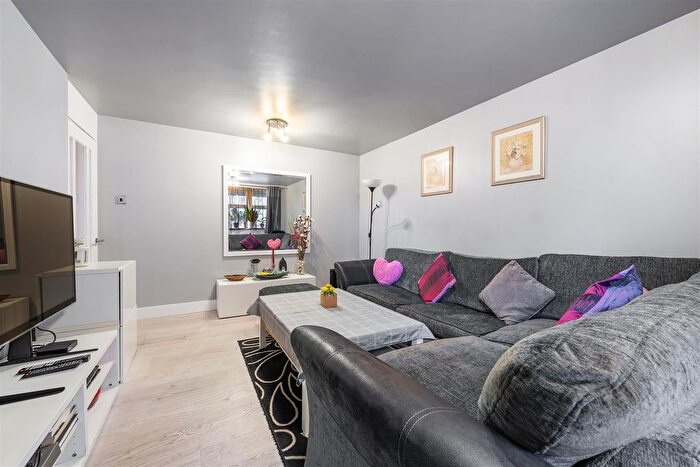 2 Bedroom Flat For Sale In Friar Mews, West Norwood, SE27