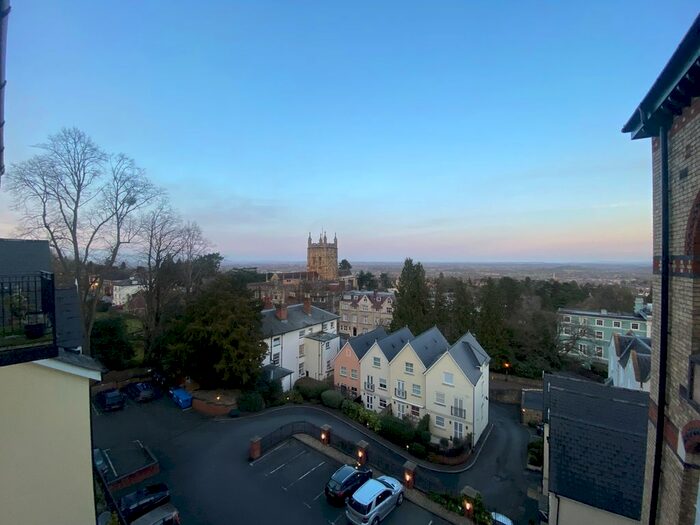 3 Bedroom Flat To Rent In Wells Road, Malvern, WR14