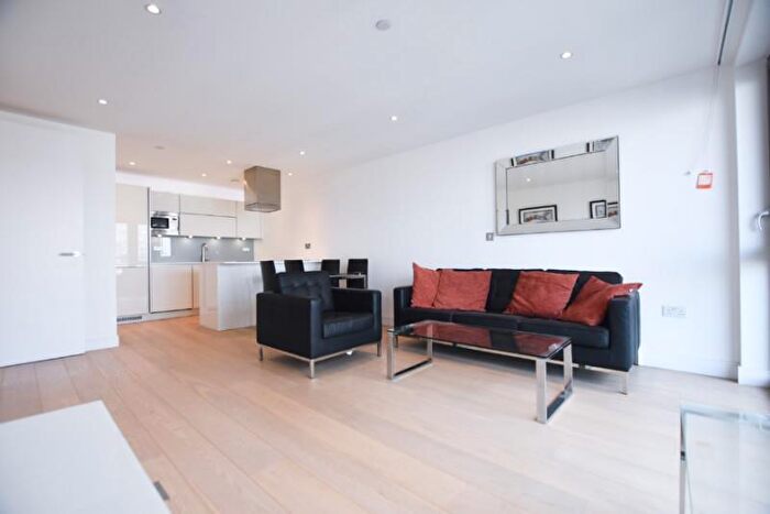 2 Bedroom Flat To Rent In Kensington Apartments, Commercial Street, Aldgate, London, E1